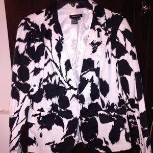 Black and white leaf print blazer
